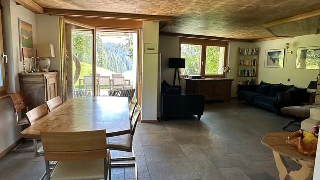 Stunning 5-Bedroom Chalet with Sauna, Ski-In/Ski-Out & Lake Views photo 2