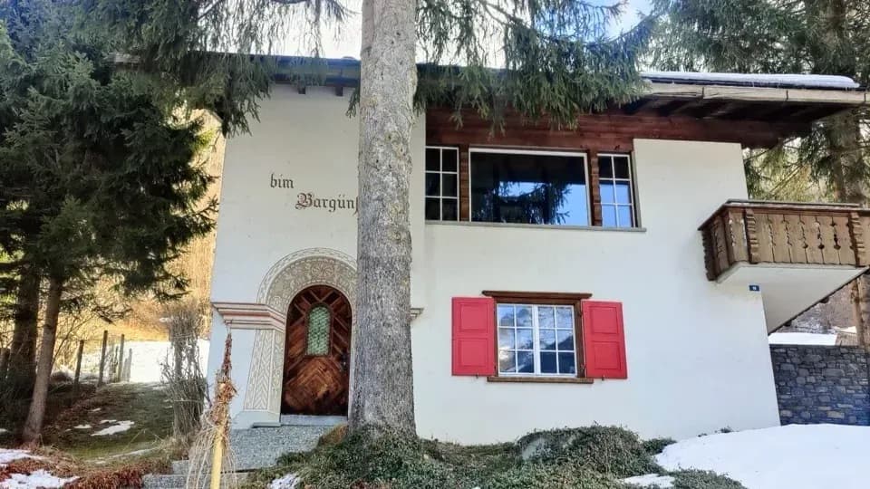 Charming Social Living Chalet