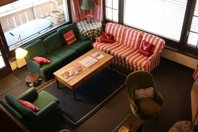 Charming Social Living Chalet photo 3